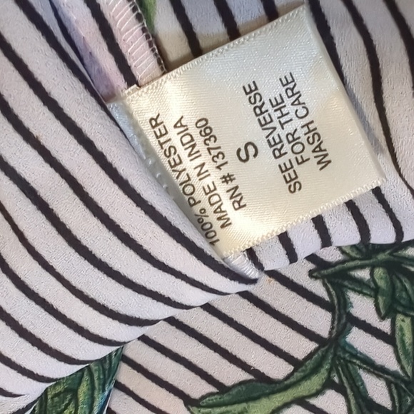 Floral Stripes  Black White Woman Shirt Blouse Top Size S Truth V-Neck LS - Picture 12 of 13